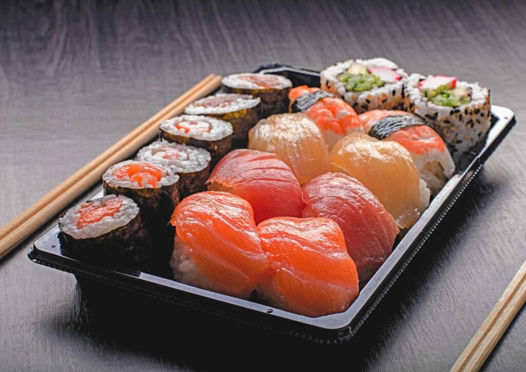 Sushi na wynos – jak zachować świeżość i smak podczas dostawy?