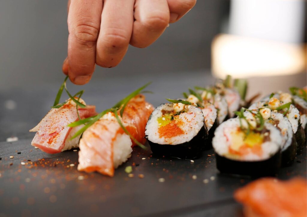 Sekrety mistrzów sushi: czego nie wiesz o pracy sushi mastera?