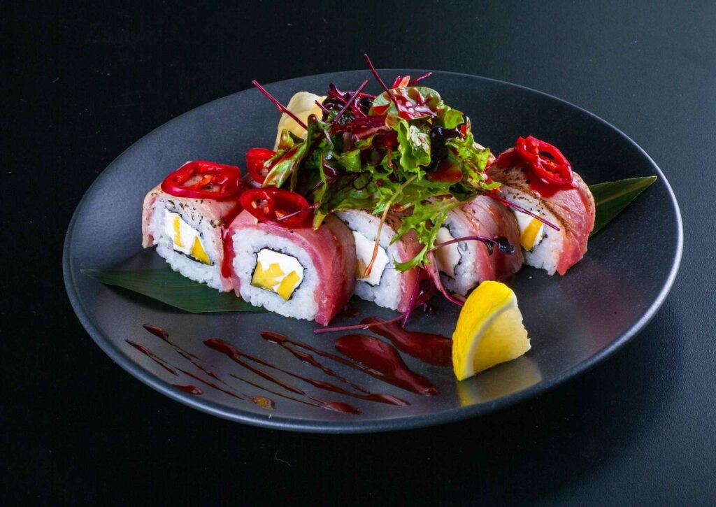 Sushi fusion: połączenie tradycji z nowoczesnością