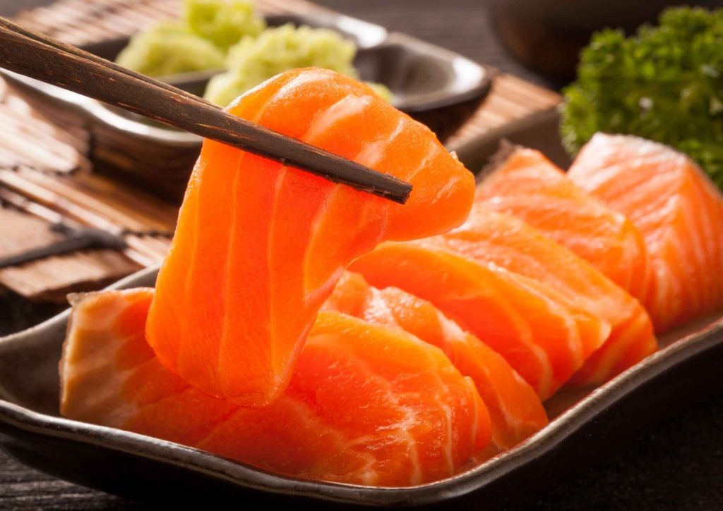 Sashimi – co to jest i czym różni się od sushi? Odkryj sztukę jedzenia surowej ryby