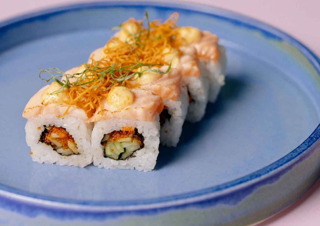 Sushi w ciąży – czy jest bezpieczne? Fakty i mity, które powinna znać każda przyszła mama.